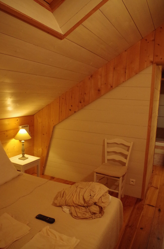 Bedroom 3, Chambres d’hôtes Au Jardin, Landes