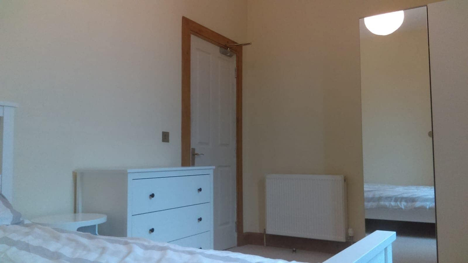 Bedroom 2, Central 3 double bed apartment, Edinburgh