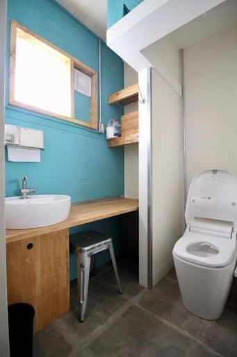 Bathroom 5, Ini Kobe Hostel & Cafe Bar, Kobe