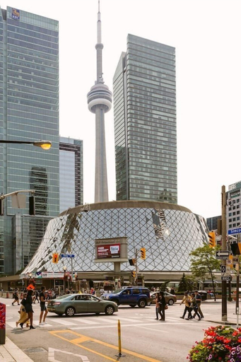 Exterior & Views 2, Elegant & Modern 2-bedroom Condo, Toronto