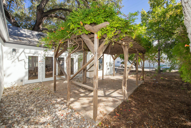 Others 4, Benson Guest House, Uvalde