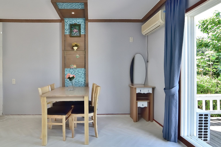 Others 3, Grasslight Pension, Yangyang
