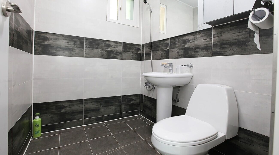 Bathroom 3, Laviche Pension, Gapyeong
