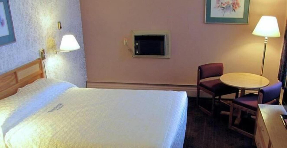 Bedroom 3, Bluebird Hotel, Division No. 14