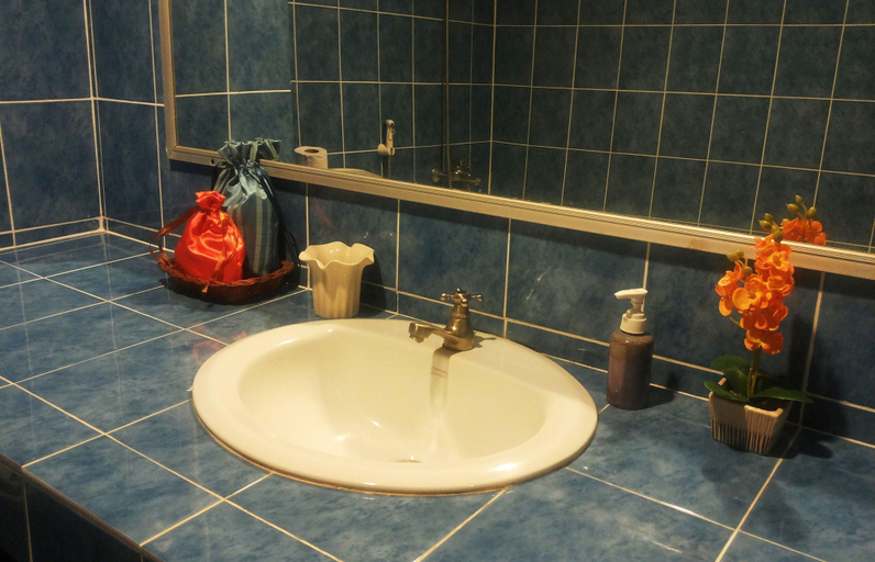 Bathroom 3, Surin Sweet Hotel, Pulau Phuket