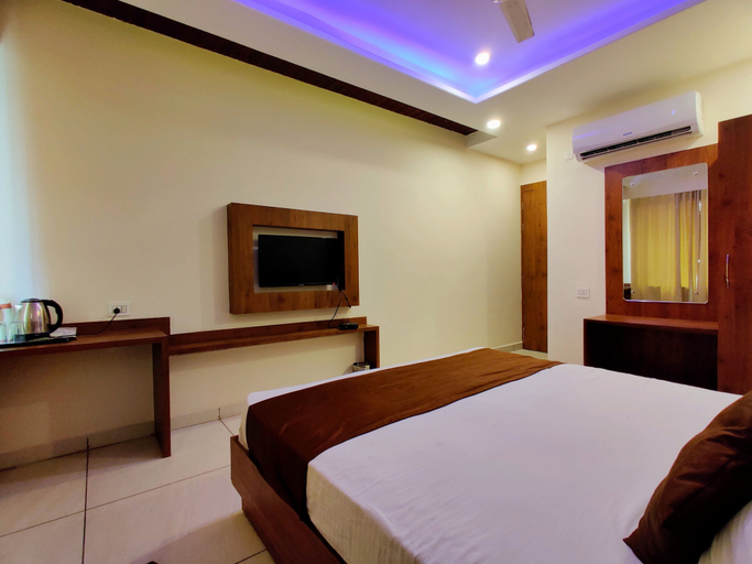 Bedroom 3, Hotel Divine Residency by VARSHRI, Dehradun