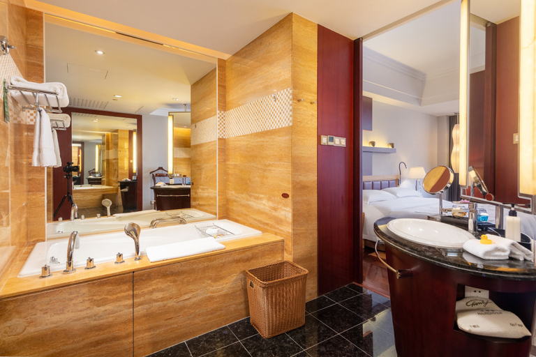 Bathroom 5, Zhuhai Charming Holiday Hotel, Zhuhai