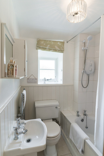 Bathroom 3, Stunning 2 Bed Cottage in Fordwells, Oxfordshire