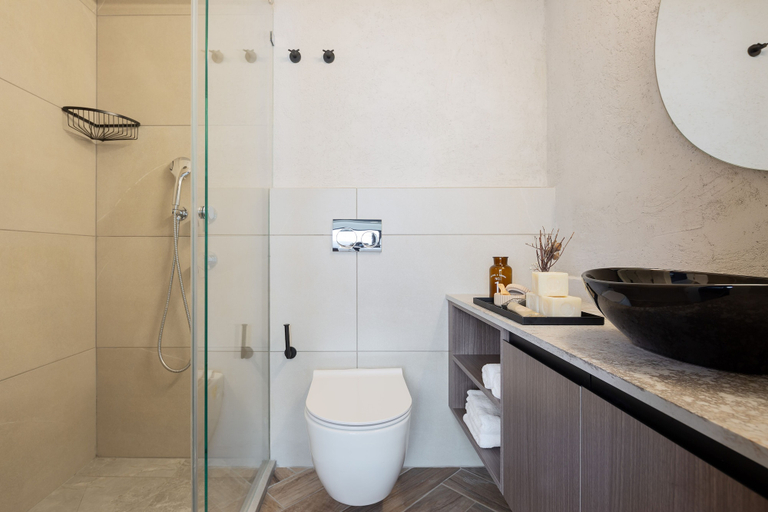 Bathroom 4, Mr. Louis - By TLV2GO