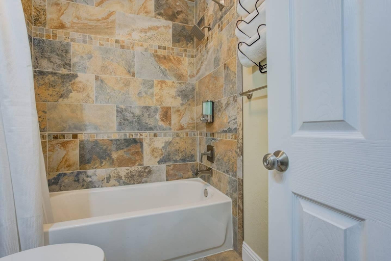 Bathroom 4, 1BR Modern & Chic Bring Your Bikes and Dog!, El Paso
