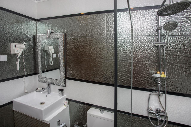 Bathroom 4, Hotel Green Garden, Shumen