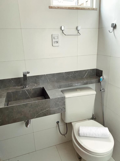 Bathroom 5, Primeira Praia Suites, Cairu