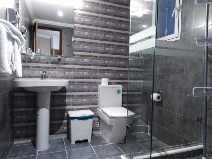 Bathroom 3, Hotel España, Larache