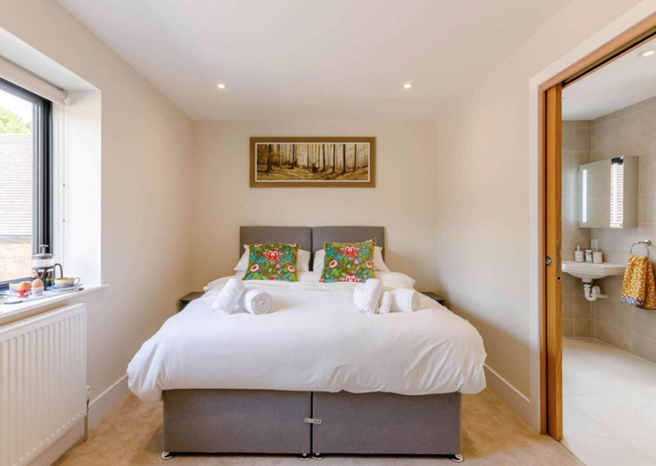 Bedroom 2, Fully Accessible-disabled Adapted-hot Tub-pets, Warwickshire