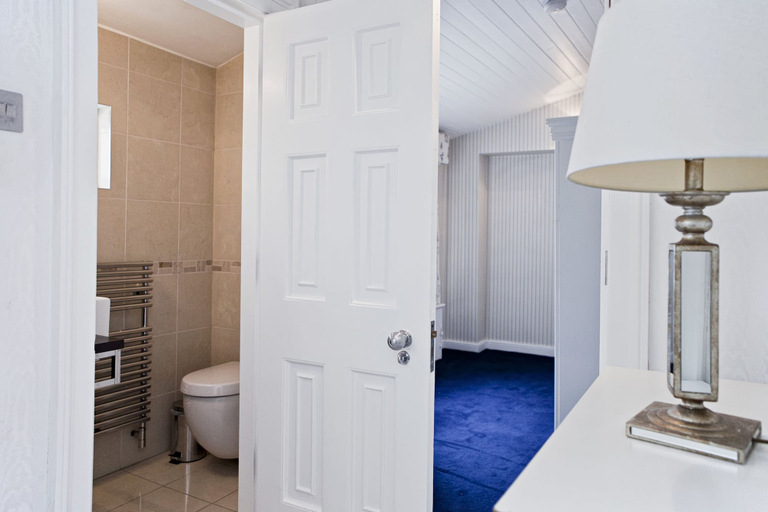 Bedroom 2, The Bono Suite- hiphipstay, Dublin