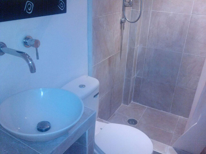 Bathroom 5, Catana 12, Acapulco de Juárez