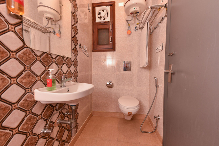 Bathroom 3, Hotel Blue Saffron, Delhi