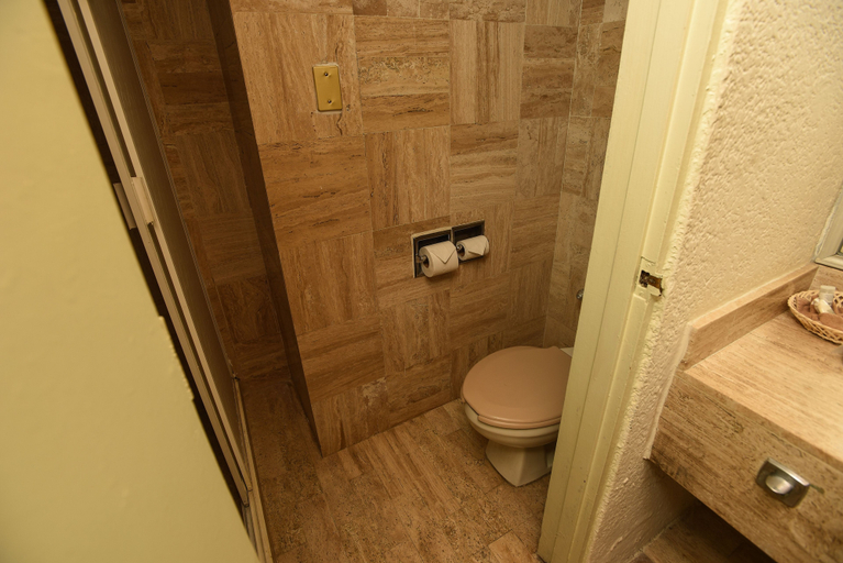 Bathroom 5, Howard Johnson by Wyndham Veracruz, Veracruz