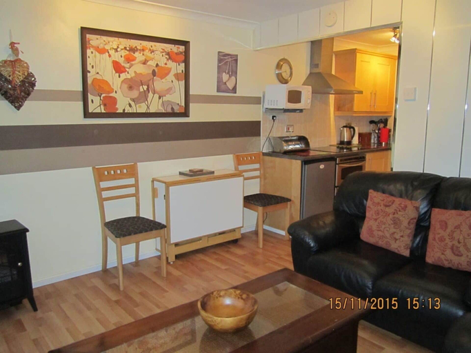 Others, Upper Lake Chalet , Dog and Pet Friendly, Gwynedd