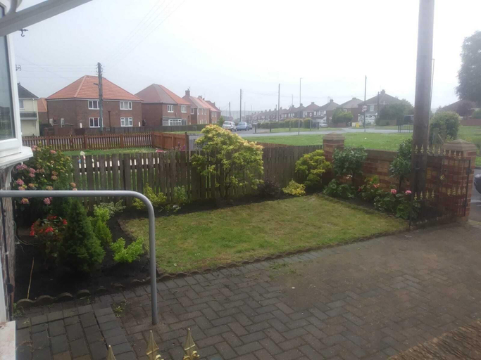 Others 5, Remarkable 3-bed House in Durham, Durham