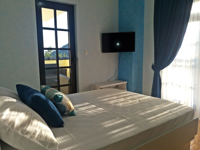 Bedroom 2, Luxury Villa with swimming pool Panorama