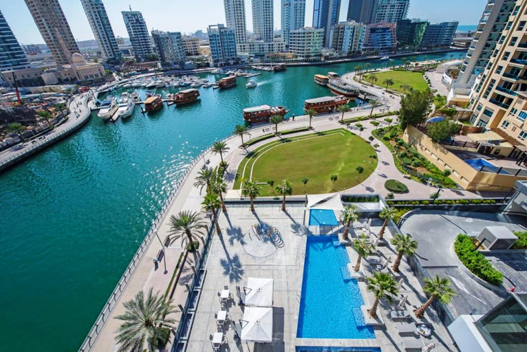 Outdoor pool 2, Pelican Stay - Full Marina and Pool View, Dubai