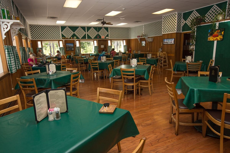 Food & Drinks, Swiftcurrent Motor Inn and Cabins - Inside the Park, Glacier