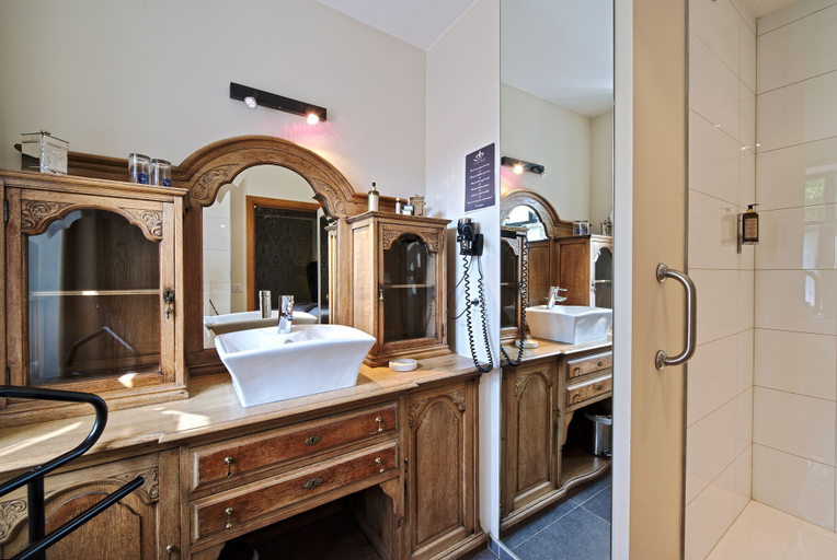 Bathroom 5, Hotel Le Saint Hadelin, Namur