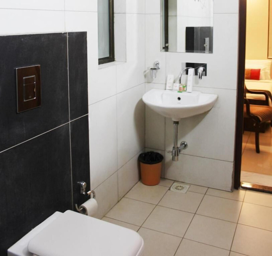 Bathroom 4, Hotel R K Palace, Jaipur