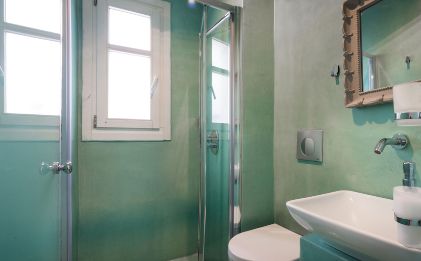 Bathroom 5, Anemomiloi Studios, South Aegean