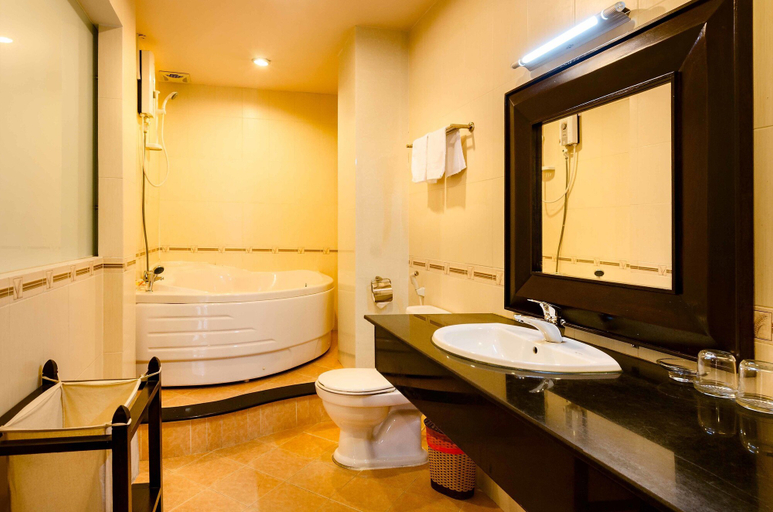 Bathroom 4, Vien Dong 2 Hotel, District 7