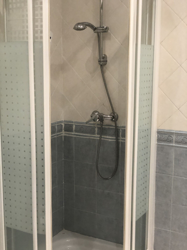 Bathroom, Origen Santuchu junto a Casco viejo by Urban Hosts, Vizcaya