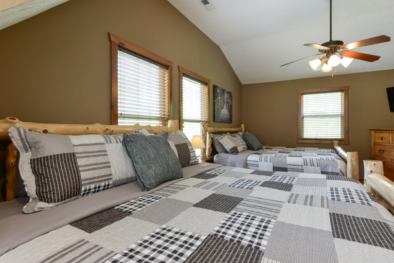 Bedroom 3, Coyote Cabin, Stone