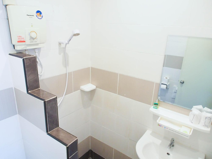 Bathroom 4, Green Bay Samed Resort, Muang Rayong