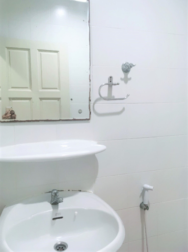 Bathroom 4, Golden Bee PhiPhi Hostel, Mueang Krabi