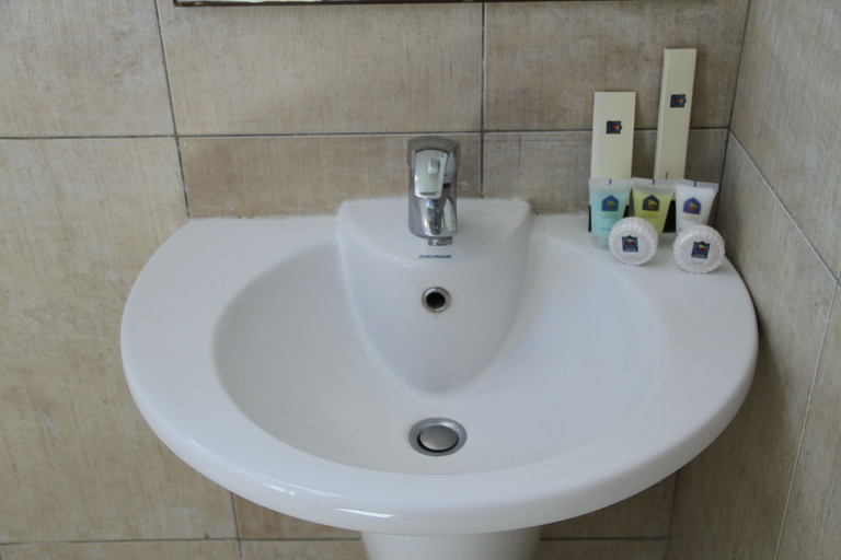 Bathroom 3, Safina Hotel & Apartments, Kinondoni