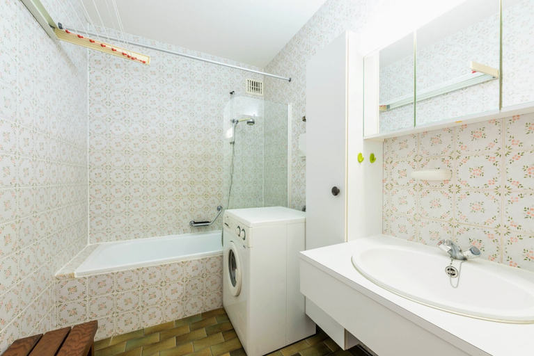 Bathroom, Zandstuyver 102, West-Vlaanderen