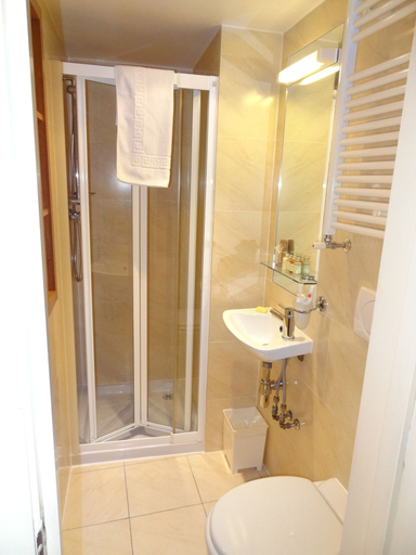 Bathroom 4, Studios2Let Bloomsbury, London
