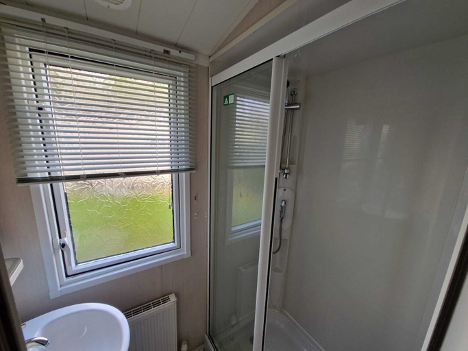 Bathroom 2, Poole Rockley Park Dorset, Poole