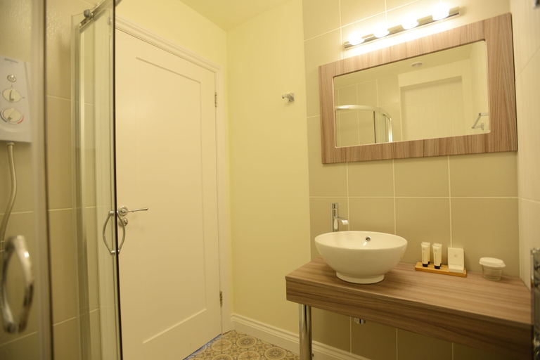 Bathroom 5, The Devon Court, Torbay