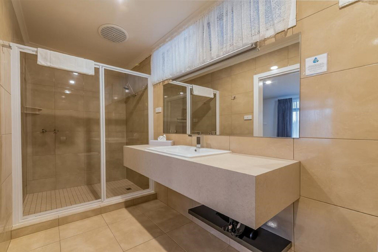 Bathroom 3, Seahorse Motel, Bass Coast - Phillip Is.