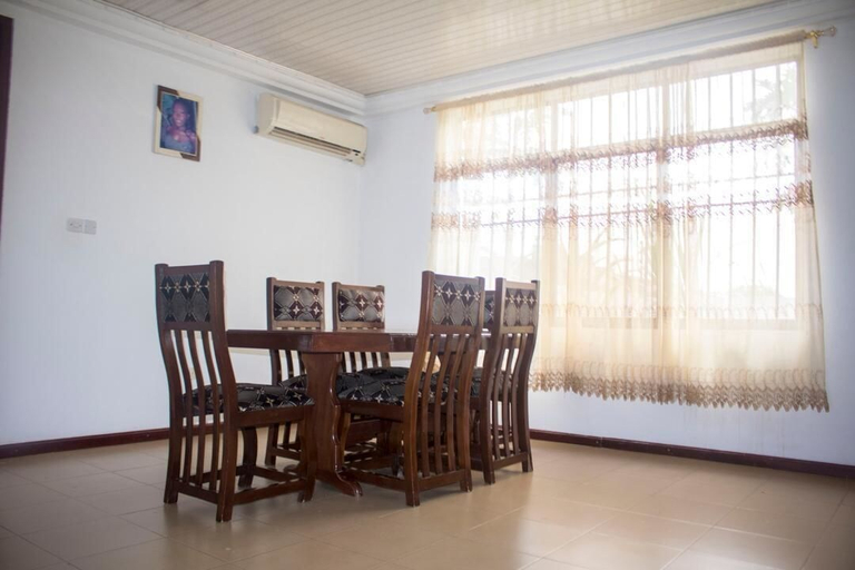 Others 5, Sara's place, Tema