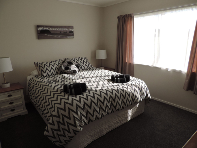 Bedroom 2, Heron's Nest, Thames-Coromandel