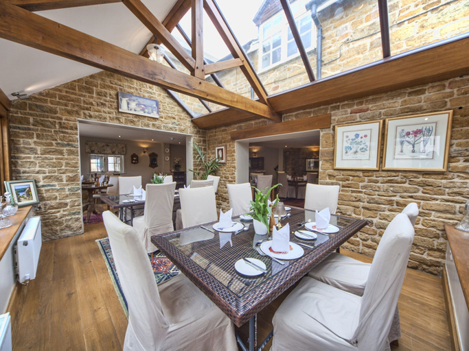 Food & Drinks 4, Old White Hart, Rutland