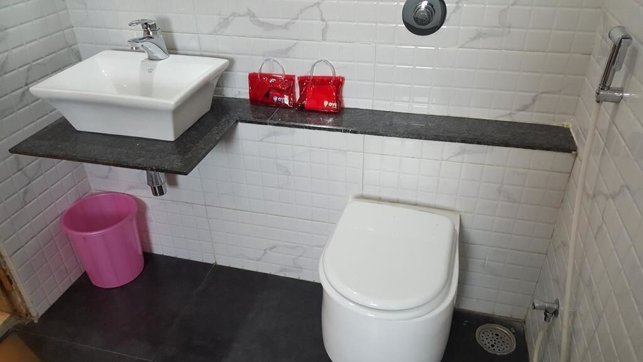 Bathroom 3, Hotel Riviera Executive, Aurangabad
