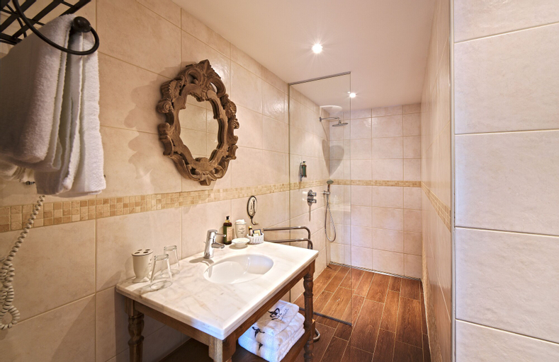 Bedroom 3, Hotel Le Saint Hadelin, Namur