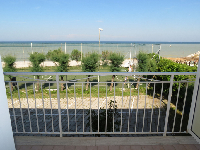 Others 4, Residence Mare, Fermo