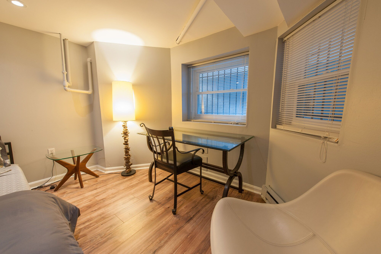 Bedroom 2, Honey Suite - Luxury Bed - Peaceful and Quiet Central D.C., Washington D.C.
