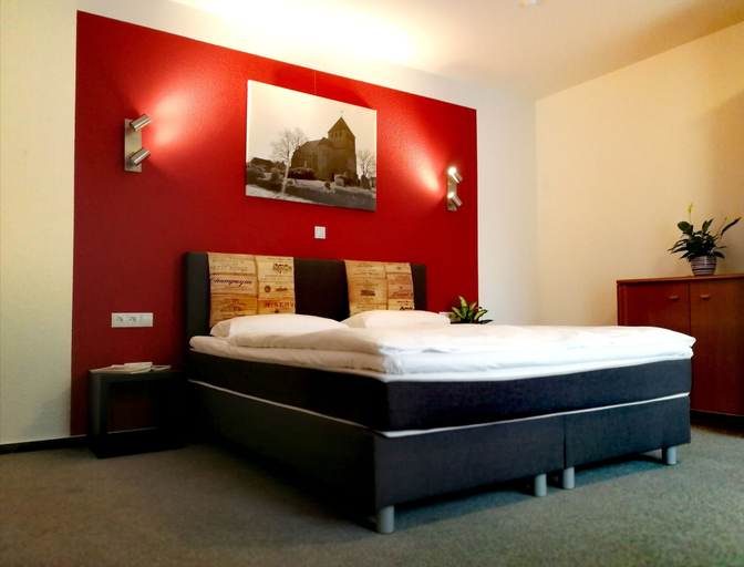 Bedroom 3, Hotel & Gasthaus Zum Domkreuger, Heidekreis