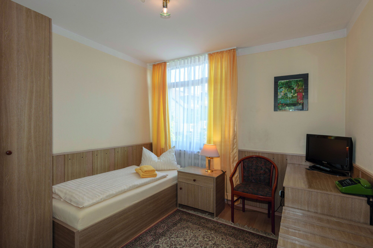 Bedroom 4, Hotel Grüner Sand, Lippe